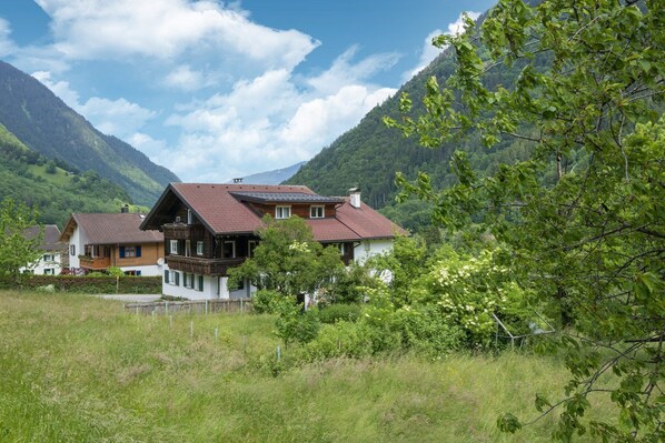 Außenseite Ferienhaus [Sommer]