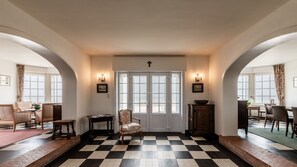 Entrance / Reception