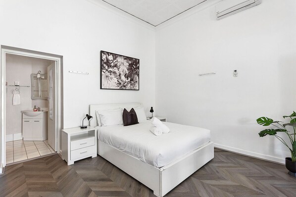 Retreat to this peaceful and comfortable bed