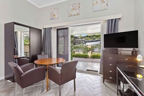 Unwind in this cozy and comfortable bed and a peaceful ambiance.
