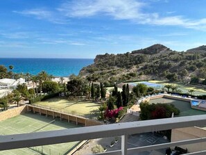 Balcony/Terrace,Mountain view,Sea view