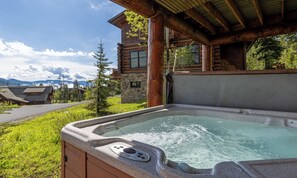 Powder Ridge 14 Rosebud hot tub1