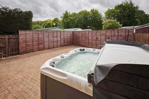 Britton Hall Bungalow, Westgate - Host & Stay