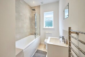 Britton Hall Bungalow, Westgate - Host & Stay