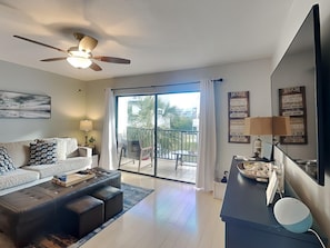 Bayview Villas 121 | Living Room