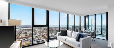 A living with panoramic views over Albert Park & Hobsons Bay!