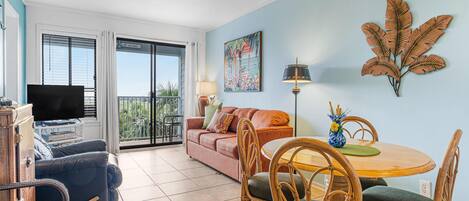 Hilton Head Resort 1204 | Living Room