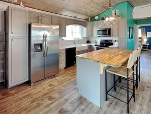 Full Size Kitchen