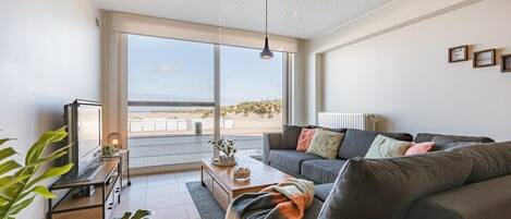 Seaview livingroom