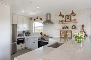 Whether you're preparing a feast for loved ones or simply indulging in a cup of morning coffee, this space inspires creativity and fosters a sense of togetherness.