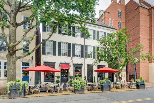Welcome to our charming 2-bedroom loft nestled in a historic 1790 building at the heart of Old Town Alexandria. Enjoy easy access to nearby public parking and just steps away from King St, where local cafes, bars, and shops await. Experience the ideal fusion of historical charm and urban convenience right here.