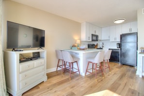 Atlantic Towers 611-print-008-006-Eating Area Kitchen-4200x2804-300dpi