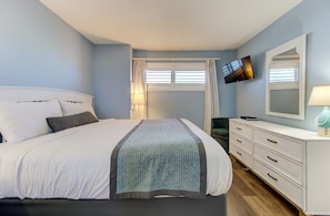 Atlantic Towers 611-print-014-023-Bedroom-4200x2759-300dpi