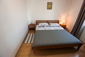 Schlafzimmer 1