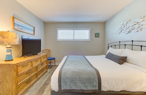 Atlantic Towers 1010-print-014-032-Bedroom-4200x2760-300dpi