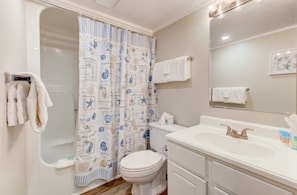 Atlantic Towers 1010-print-016-019-Bathroom-2048x1343-300dpi