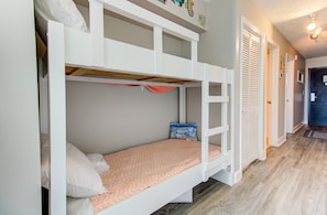 Atlantic Towers 103-print-018-007-Hall Bunks-4200x2760-300dpi