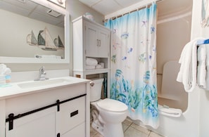 Atlantic Towers 103-print-015-019-Bathroom-4200x2761-300dpi