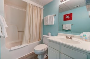 Atlantic Towers 306-large-018-016-Bathroom-1500x986-72dpi