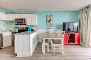 Atlantic Towers 306-large-009-023-KitchenEating Area-1500x986-72dpi