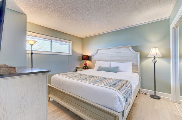 Atlantic Towers 1104-print-009-025-Bedroom-4200x2787-300dpi