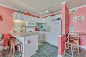 Atlantic Towers 511-print-011-029-Kitchen-4200x2800-300dpi