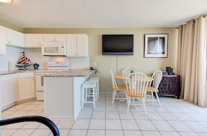 Atlantic Towers 610-large-008-014-KitchenEating Area-1500x986-72dpi