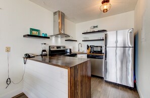 Atlantic Towers 311-print-009-009-Kitchen-2048x1345-300dpi