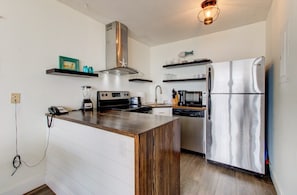 Atlantic Towers 311-print-009-009-Kitchen-2048x1345-300dpi