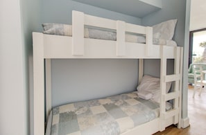 Atlantic Towers 101-print-018-012-Hall Bunks-4200x2760-300dpi