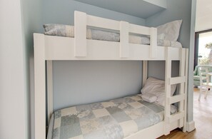 Atlantic Towers 101-print-018-012-Hall Bunks-4200x2760-300dpi
