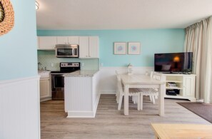 Atlantic Towers 1106-print-009-020-Main Living Area-4200x2760-300dpi