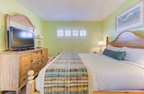 Atlantic Towers 1106-print-015-009-Bedroom-4200x2759-300dpi