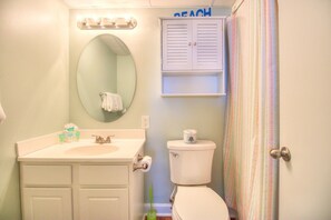 Atlantic Towers 1112-print-013-016-Bathroom 1-4200x2804-300dpi