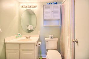 Atlantic Towers 1112-print-013-016-Bathroom 1-4200x2804-300dpi