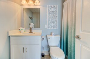 Atlantic Towers 714-print-013-016-Bathroom 1-4200x2760-300dpi