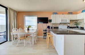 Atlantic Towers 514-large-008-021-KitchenEating Area-1500x986-72dpi