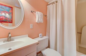 Atlantic Towers 514-large-017-032-Bathroom 1-1500x986-72dpi