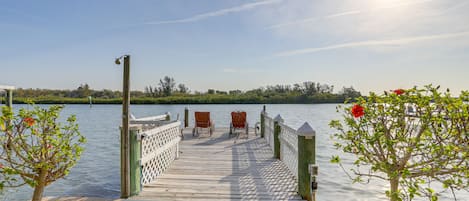 Redington Shores Vacation Rental | 1BR | 2BA | 550 Sq Ft | Stairs Required