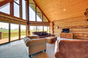 Living Room | Fireplace