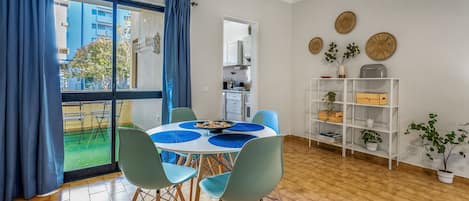 A lovely dining area with balcony access #cozy #home #comfort #decoration #algarve