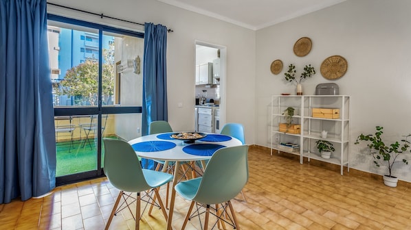 A lovely dining area with balcony access #cozy #home #comfort #decoration #algarve