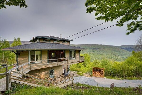 Dorset Vacation Rental | 5BR | 2BA | 2,600 Sq Ft | Stairs Required
