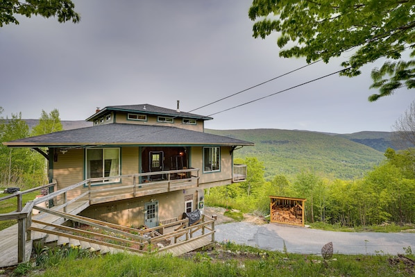 Dorset Vacation Rental | 5BR | 2BA | 2,600 Sq Ft | Stairs Required