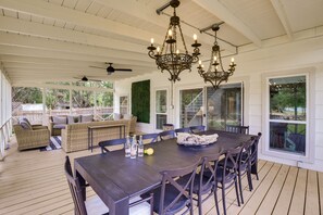 Private Deck | Outdoor Dining Area