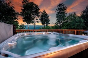 Step directly into vacation as you enjoy the wonderful hot tub at Chalet 71 which overlooks the Sunday River ski mountains!  All of this an more at the famous Chalet 71!  So what are you waiting for, book today!!!