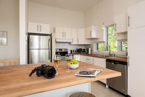 Kitchen, island