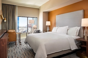Unit with King size bed. Exact unit will be assigned upon arrival. Views, colors and decor may vary.