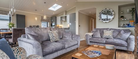 Twelve Burnham Lodge: Open-plan living