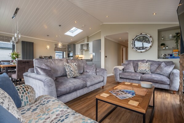 Twelve Burnham Lodge, Burnham Market: Open-plan living